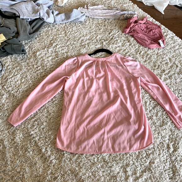 Woman’s blouse - Picture 2 of 2